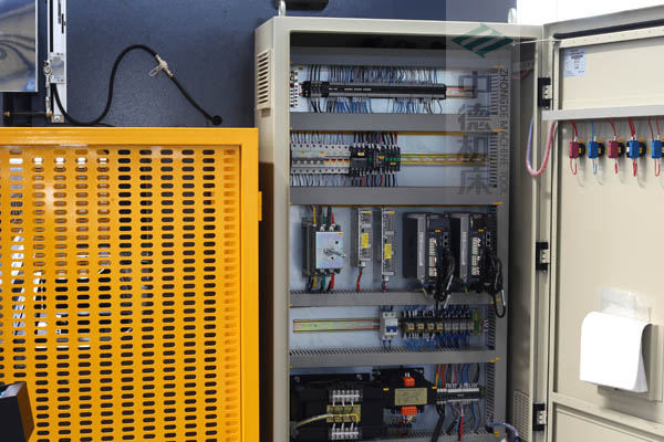 ZDPE8025-ESTUN原廠適配電氣箱總成，抗干擾能力強(qiáng)，電氣運(yùn)行穩(wěn)定.jpg
