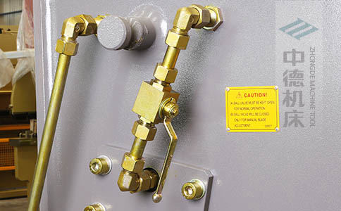 ZDS-432整機(jī)所有液壓管線均采用卡套式接頭，耐高壓，更換便捷.jpg